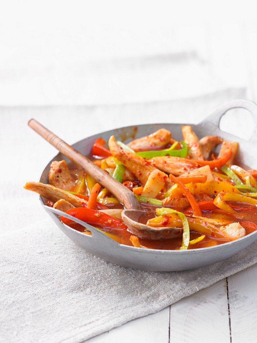 Stir-fried chicken with peppers