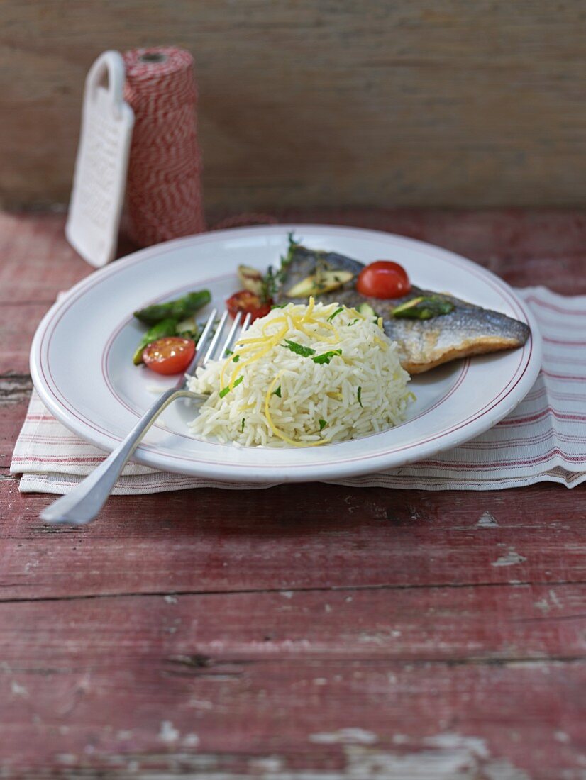 Lemon rice with fish – License Images – 11408904 ❘ StockFood