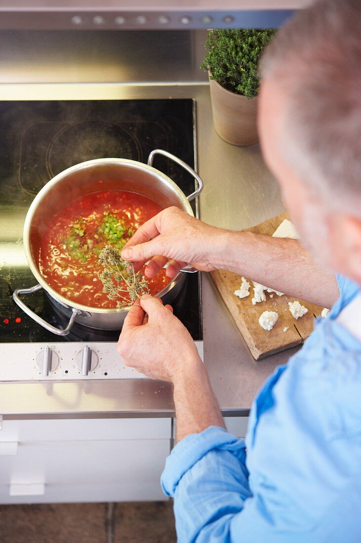 Gemüsebolognese Sauce zubereiten