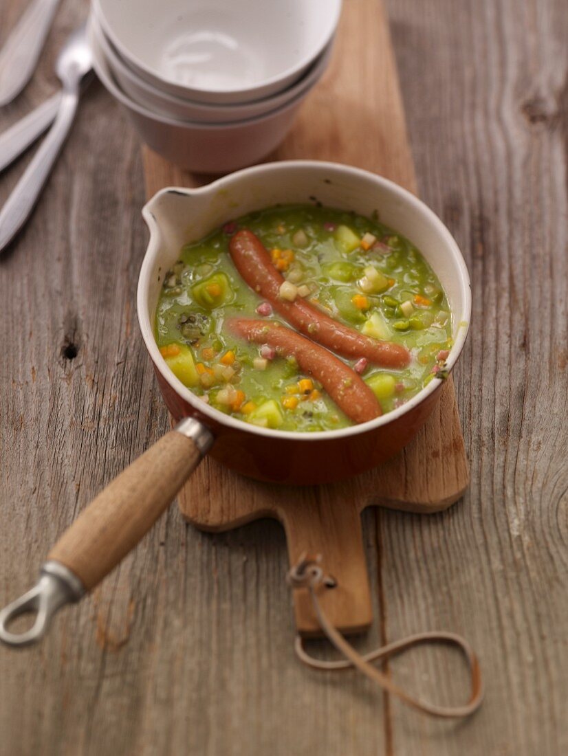 Pea soup with sausage bites