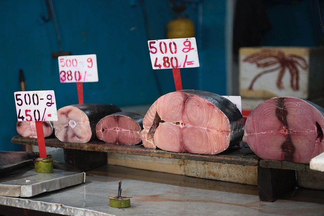 Frischer Thunfisch auf dem Markt (Sri Lanka)