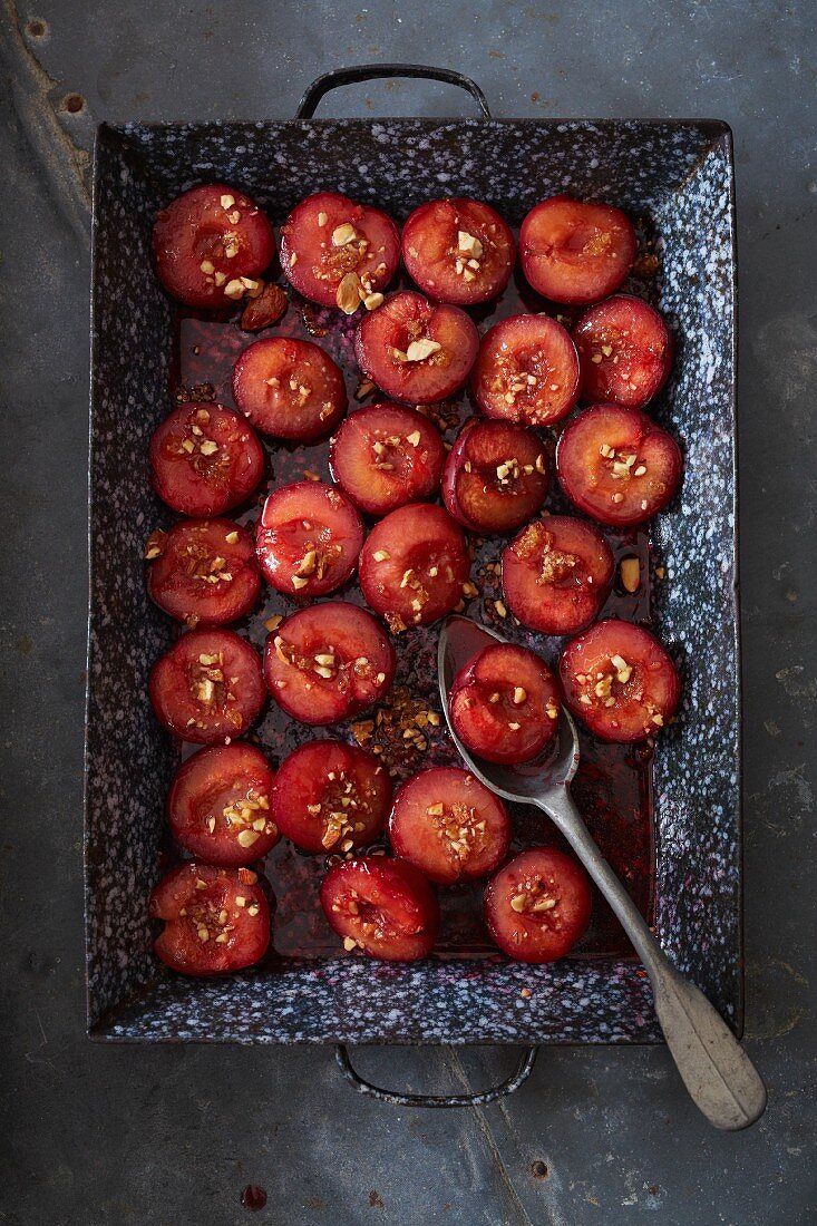 Baked plums with hazelnuts (seen from above)