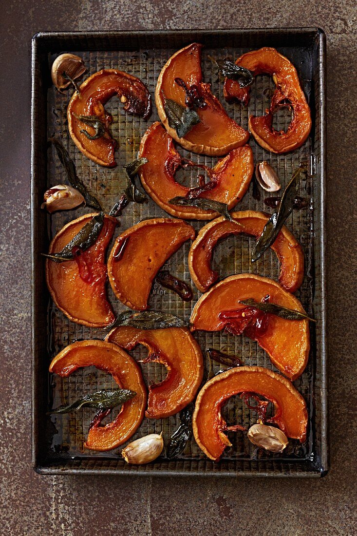 Oven-roasted pumpkin wedges with sage and garlic (seen from above)