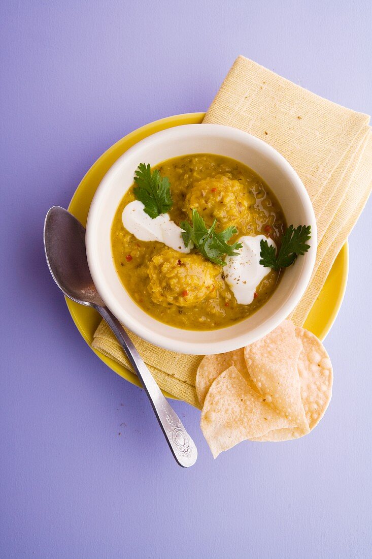 Lentil soup with cumin yoghurt and chicken dumplings (India)