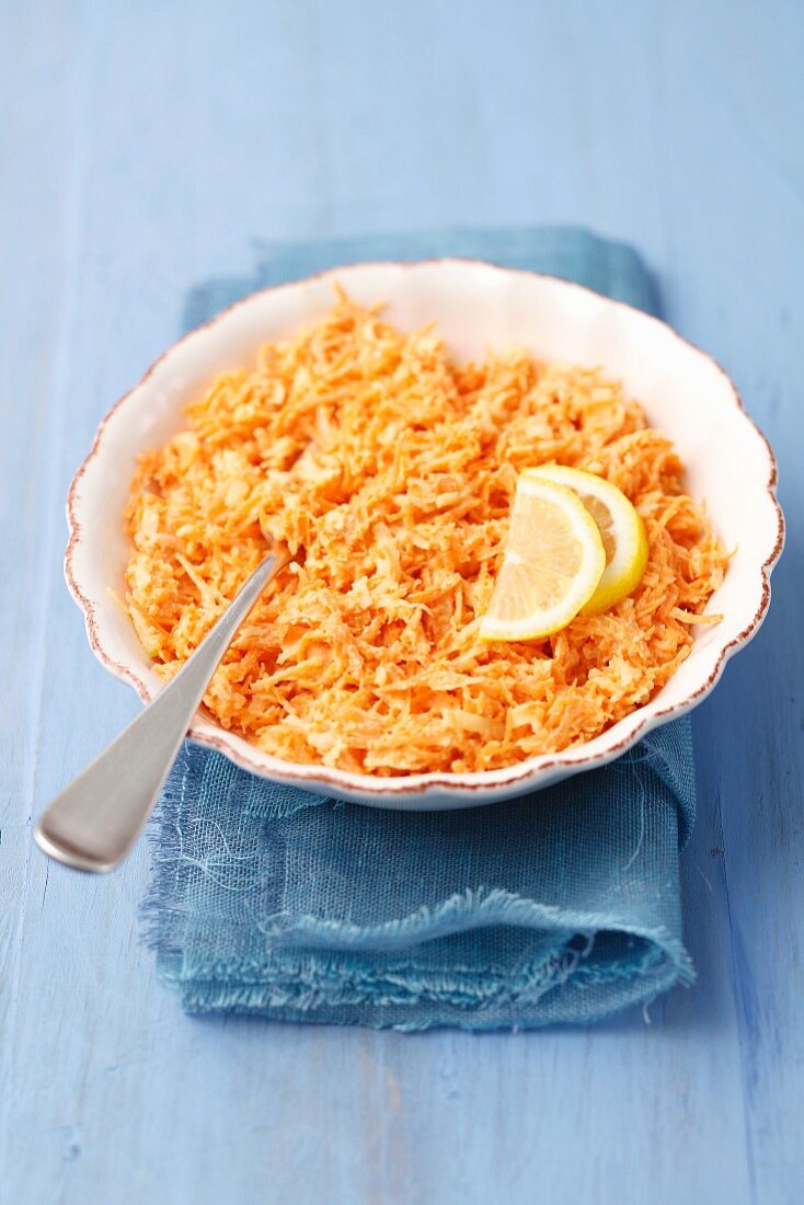 Carrot salad with apple and horseradish