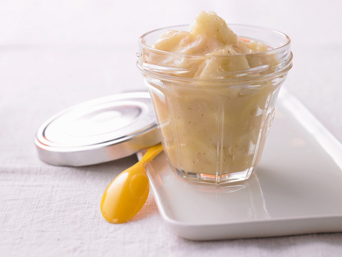 Apple pudding in a screw-top jar