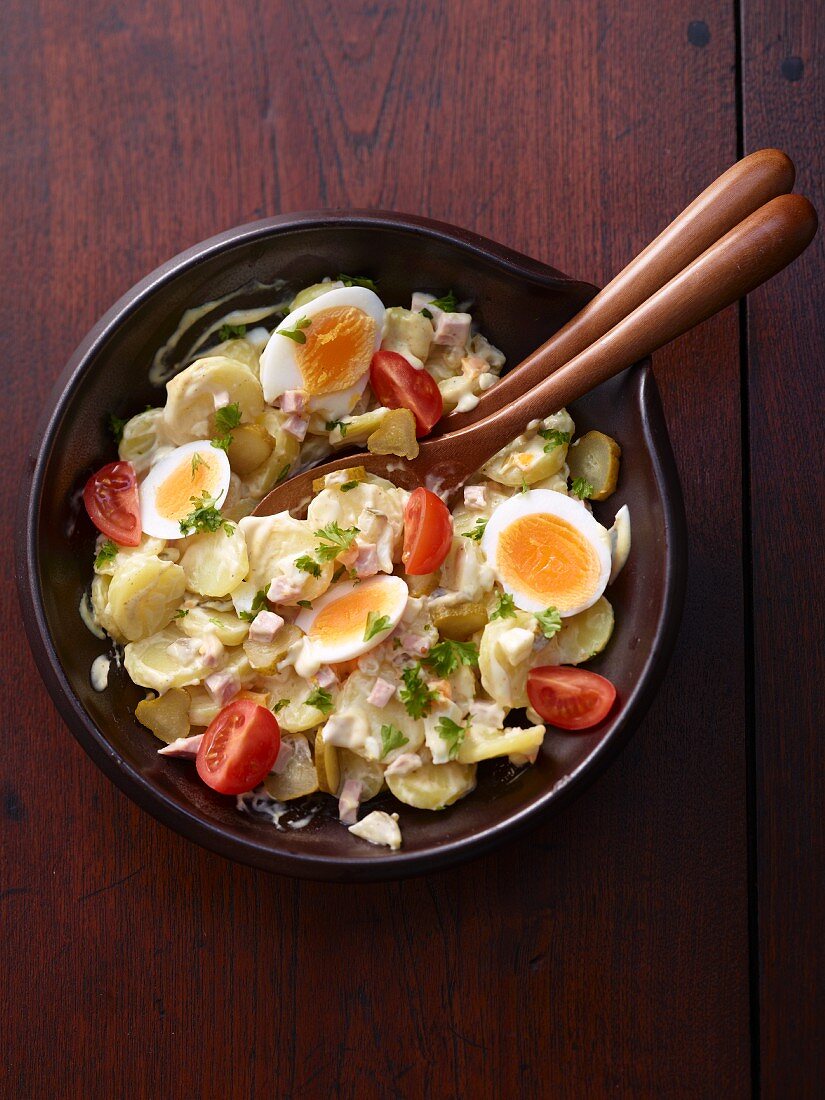 Potato salad with eggs and tomatoes