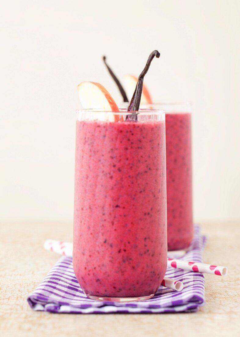 Apple and blackcurrant smoothie