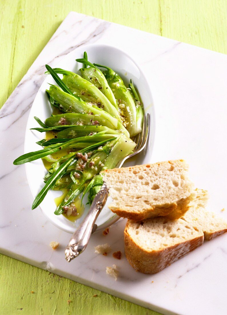 Puntarelle alla Romana mit Sardellendressing