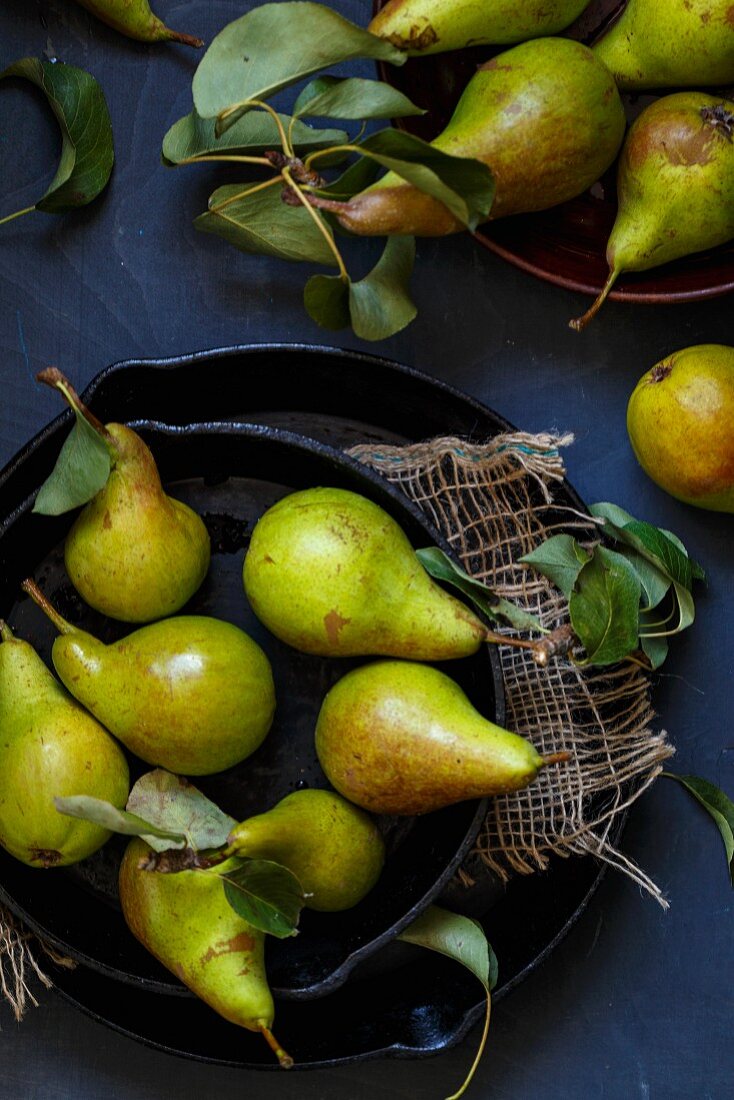 A bowl of fresh pears