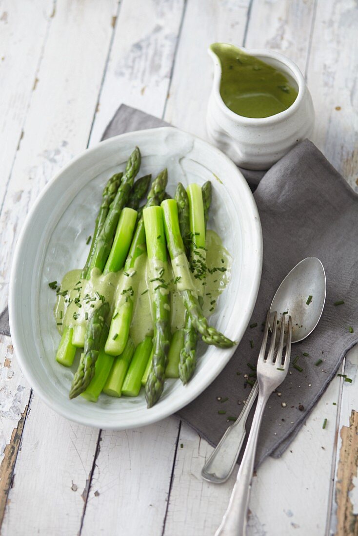 Green asparagus with vegan soya hollandaise sauce
