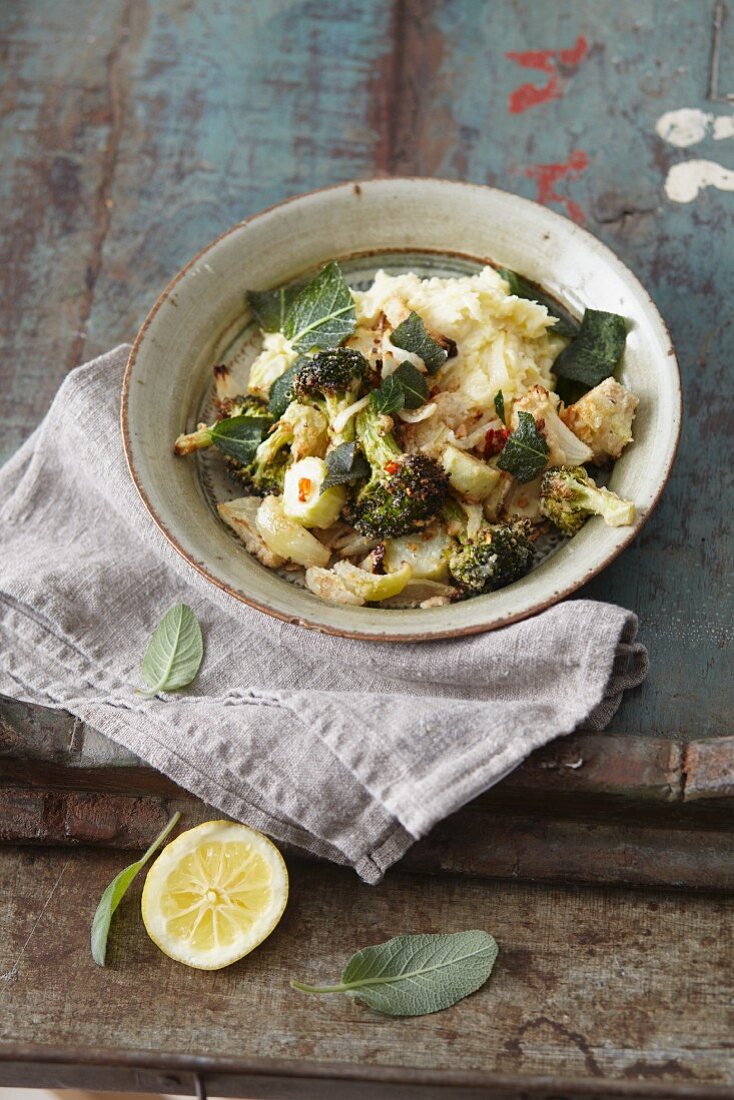 Oven-baked broccoli with mashed turmeric potatoes