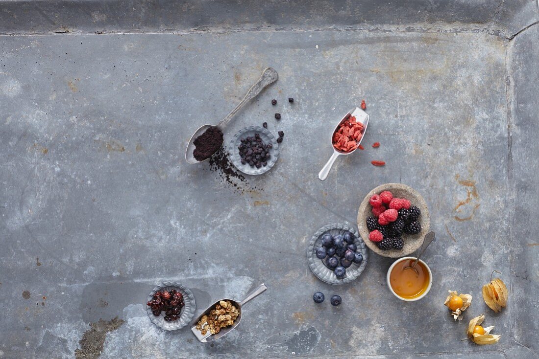 Super berries: various fresh and dried berries