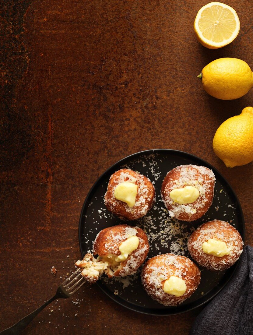 Doughnuts with lemon cream and icing sugar