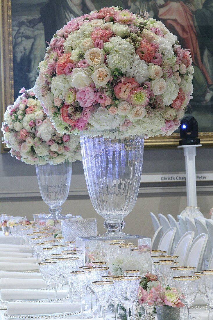 Romantic bouquet of roses on a wedding table