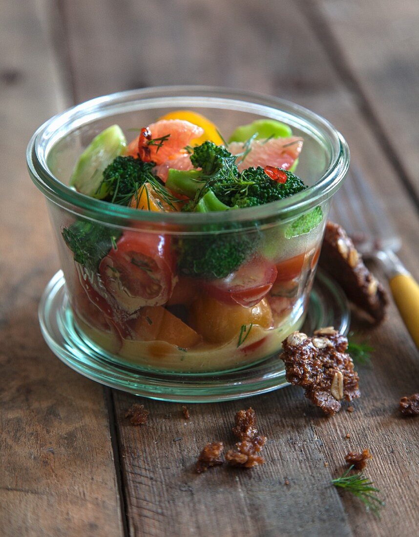 Vegan tomato and grapefruit salad with broccoli