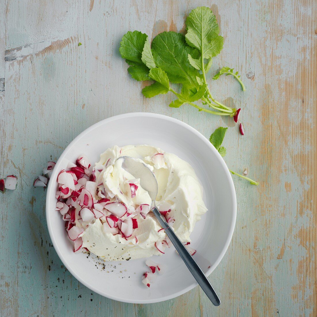 Radieschen-Mascarpone mit schwarzem Pfeffer