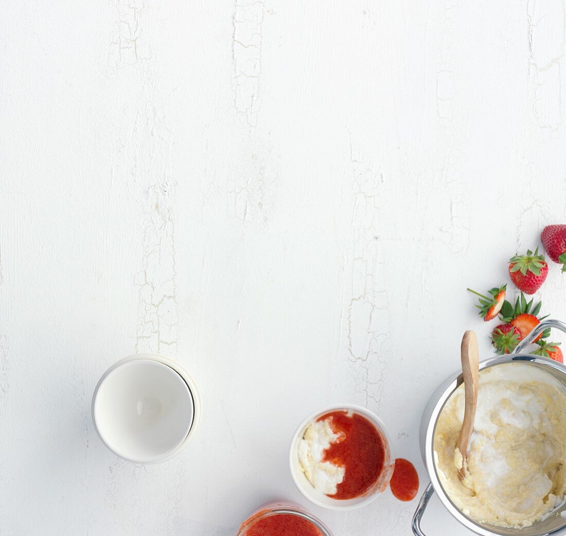 Polenta-Joghurt-Creme mit Erdbeeren