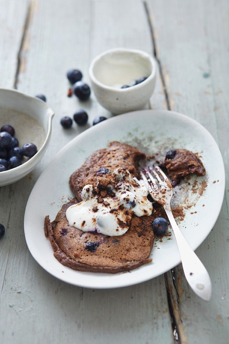 Spelt and carob pancakes with blueberries and coconut yoghurt