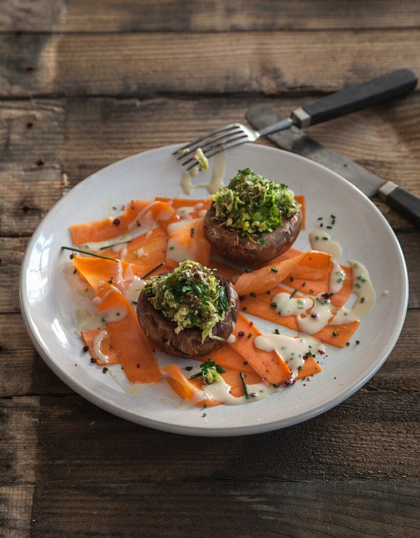 Mushrooms stuffed with buckwheat flakes and courgette on carrot carpaccio (vegan)