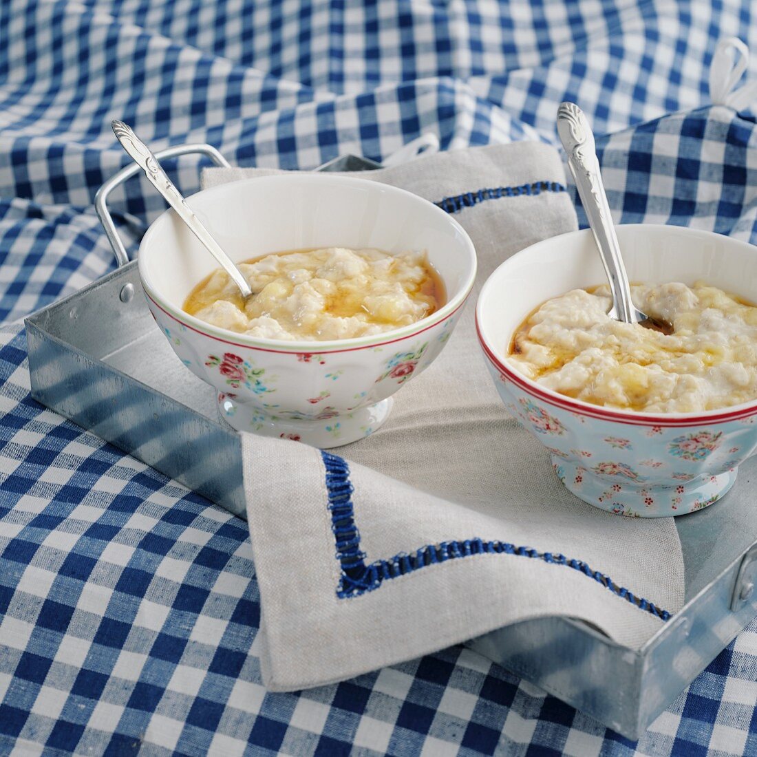 Vegetarian porridge with bananas and maple syrup