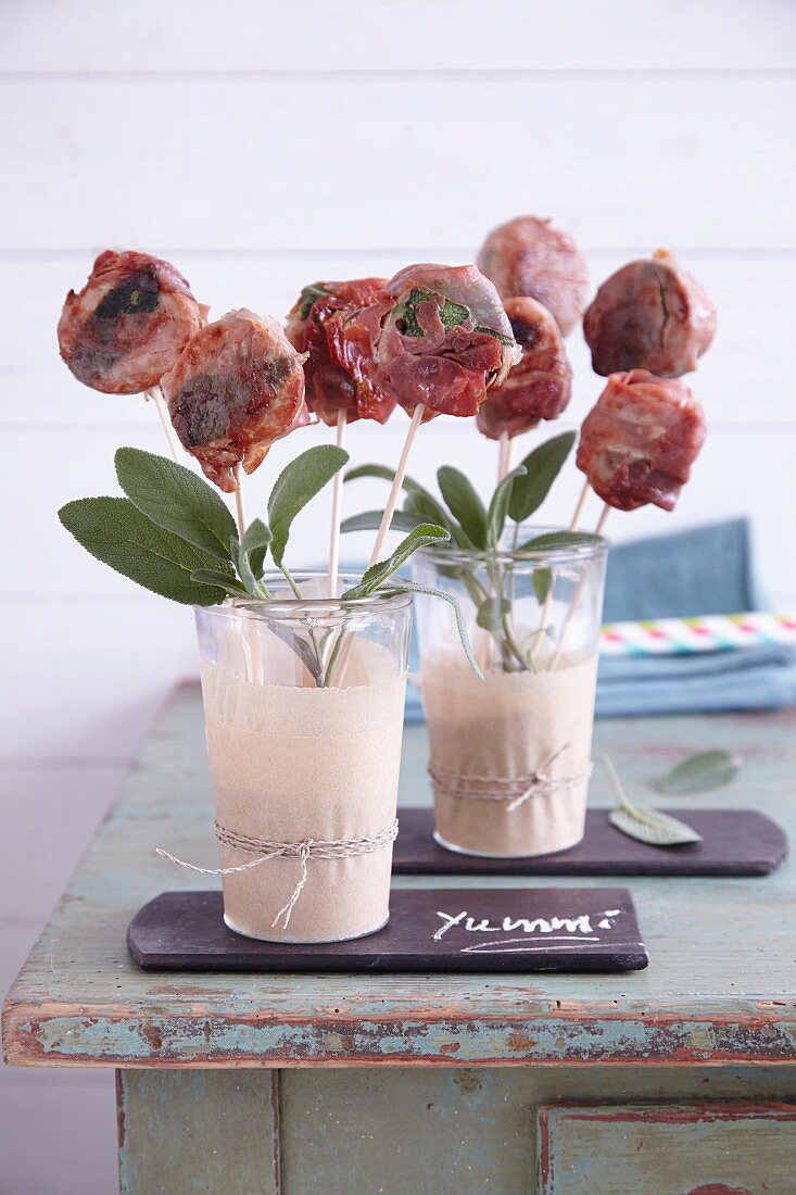 Saltimbocca lollies with pears