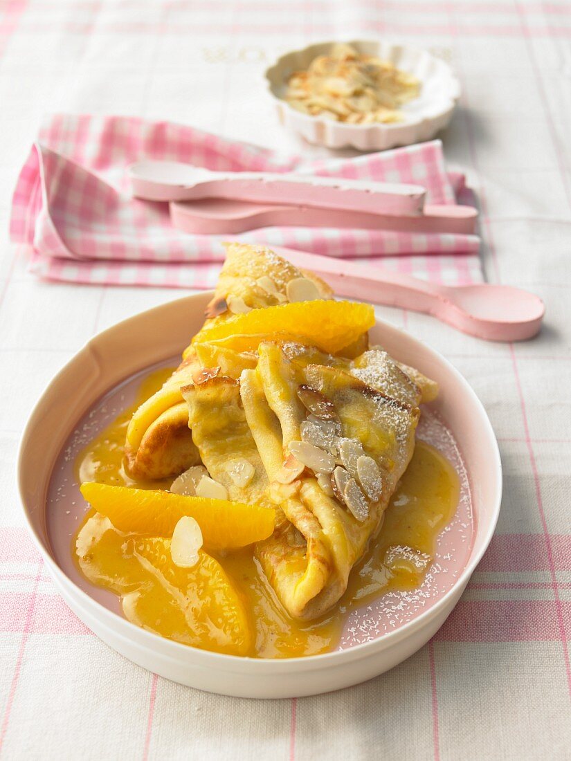 Crêpe Suzette (Mit Orangenlikör flambierte Crêpe, Frankreich)