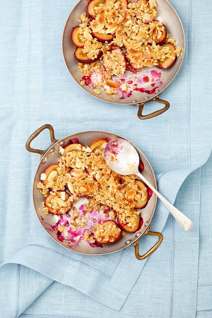 Plum crumble with oats and flaked almonds