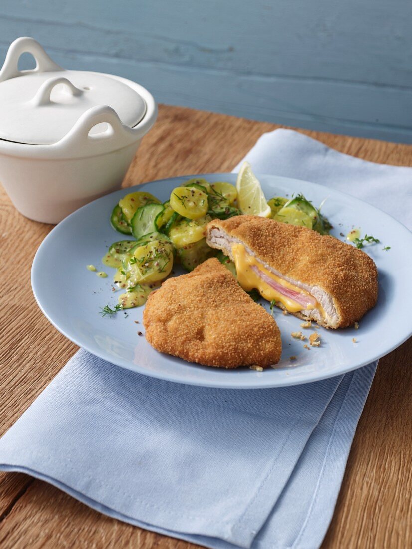 Cordon bleu mit Kartoffel-Gurken-Salat