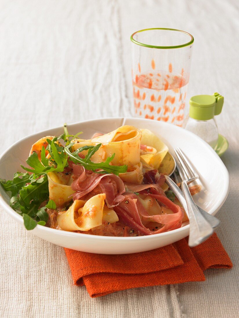 Pasta mit Rucola, Mascarpone und Parmaschinken