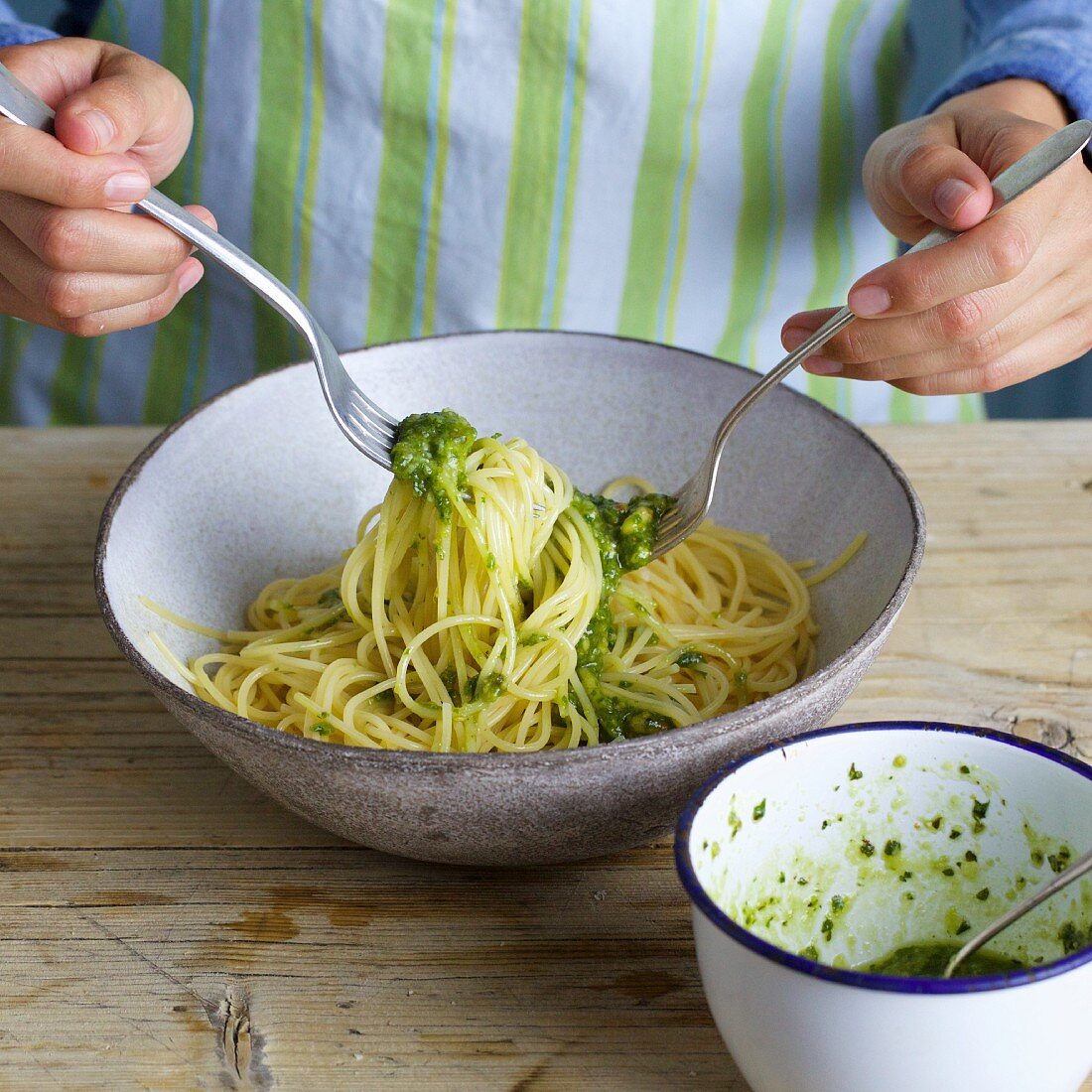 Spaghetti with a quick basil pesto