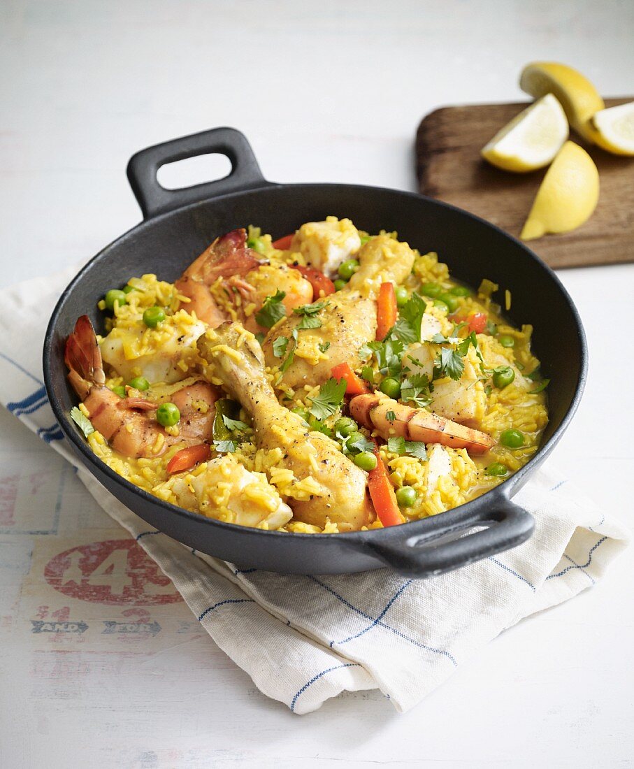 Spanisches Paella aus dem Wok