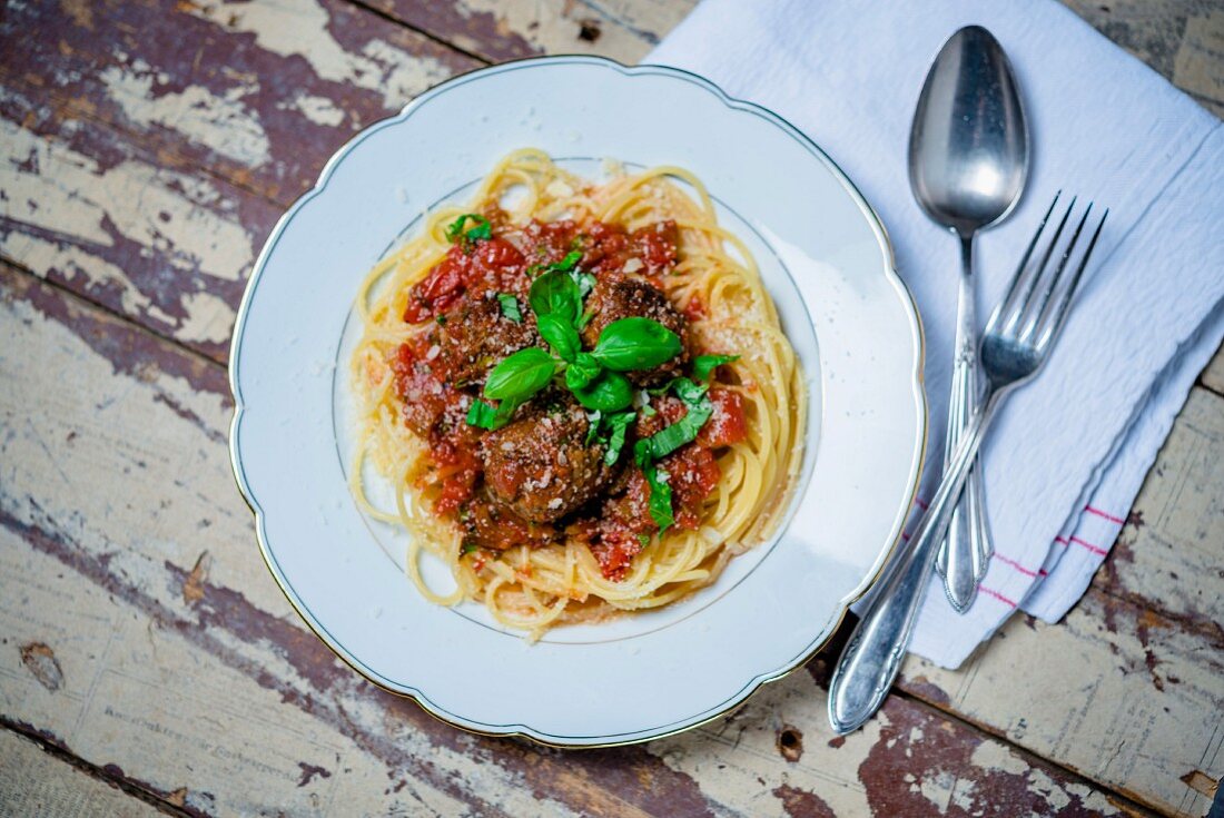 Spaghetti with meatballs and tomato sauce