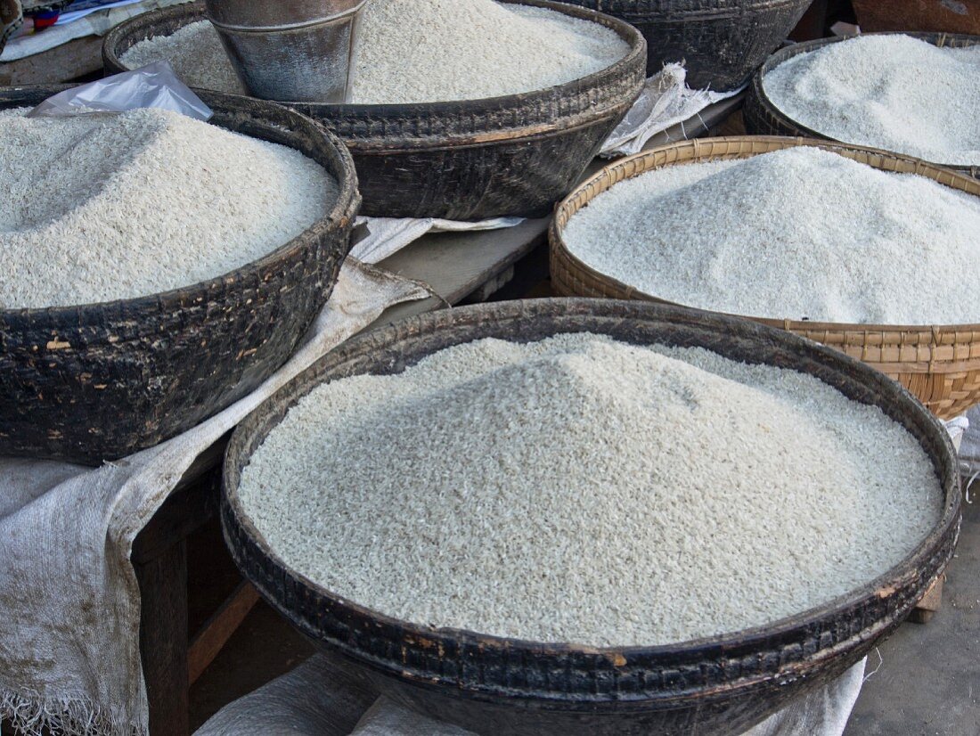 Reis zum Verkauf auf dem Markt in Mandalay, Myanmar (Burma)