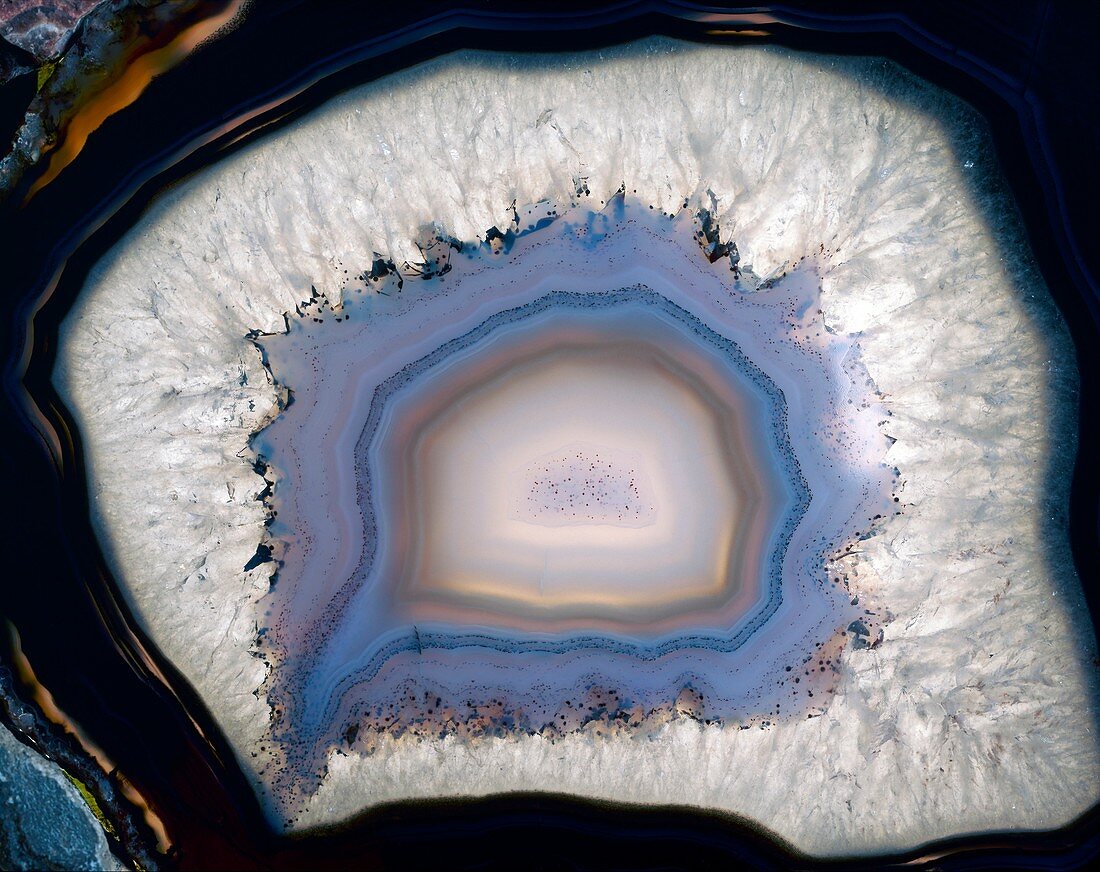 Agate,artificially coloured