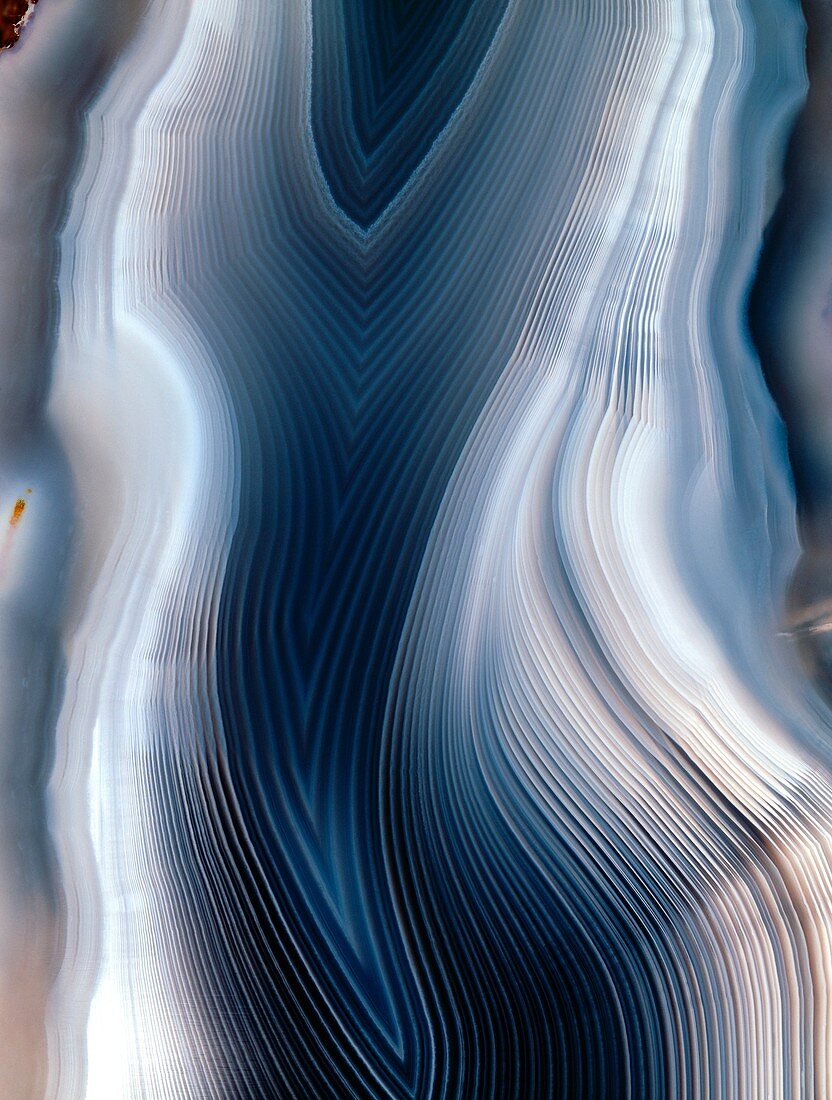 Concentric banding in agate