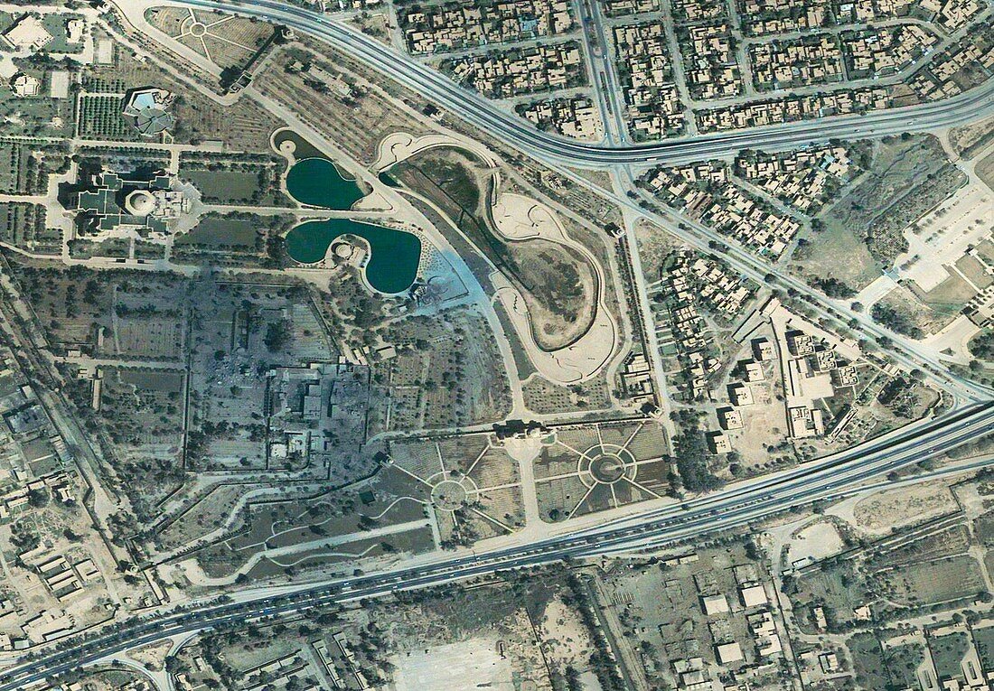 Bombed palace in Baghdad