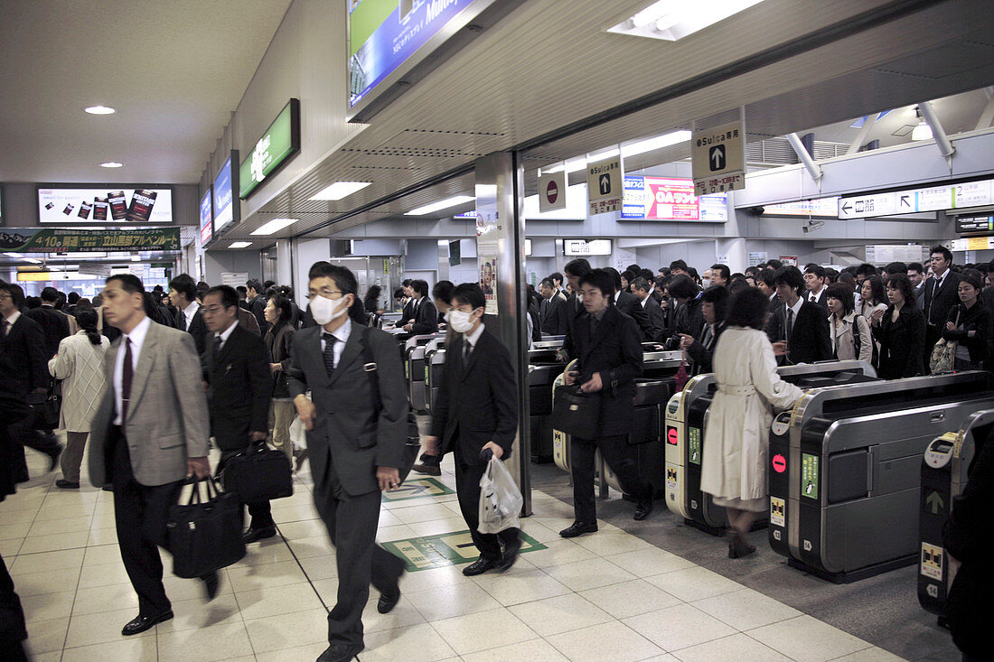 Face masks being used in Japan