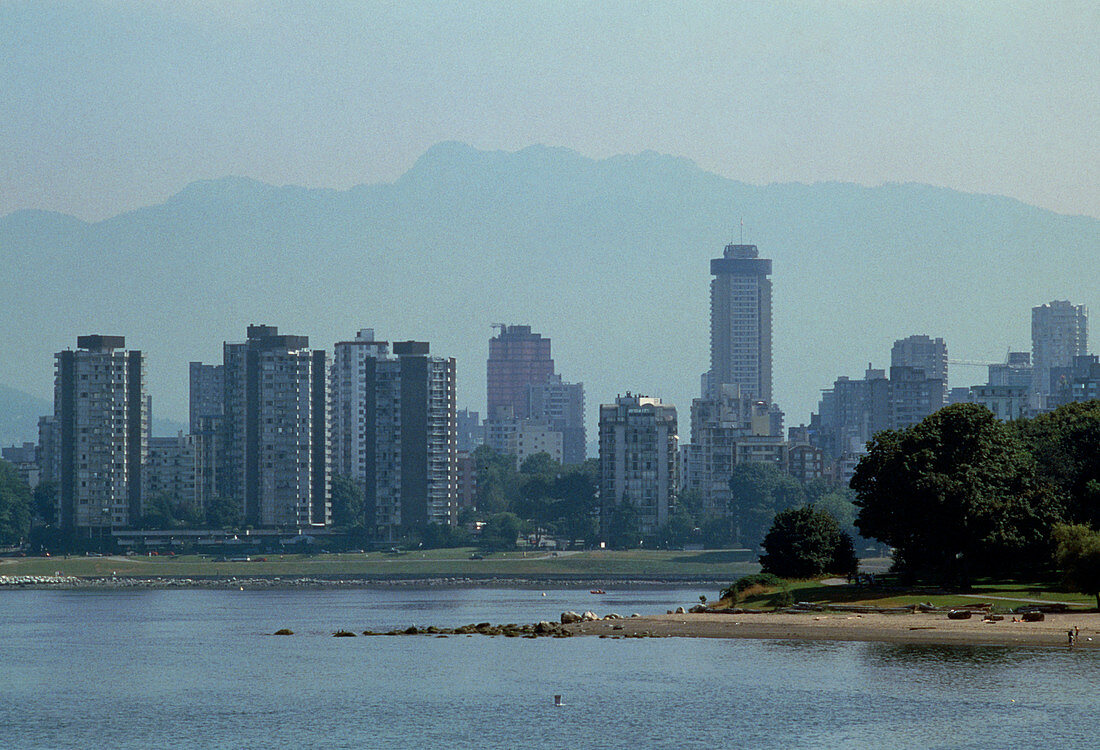 Photochemical air pollution over Vancouver,Canada