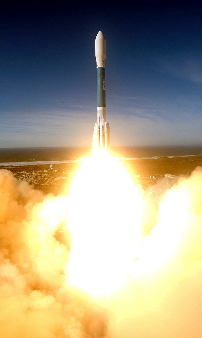 Delta II launching NRO L-21