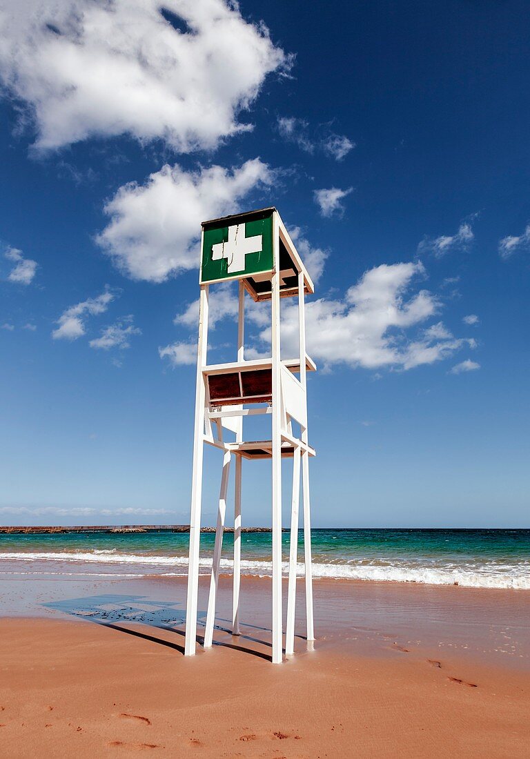 Beach lifeguard tower