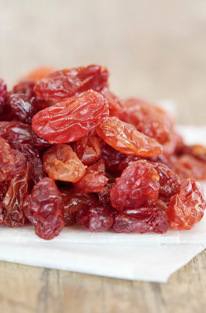 Crimson raisins