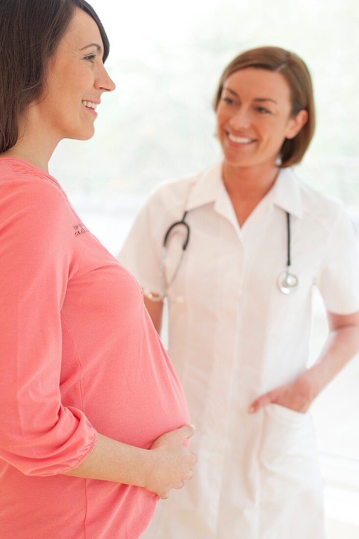 Pregnant woman and nurse