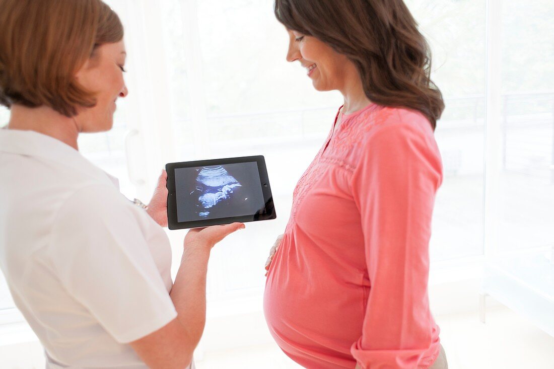 Pregnant woman with baby scan