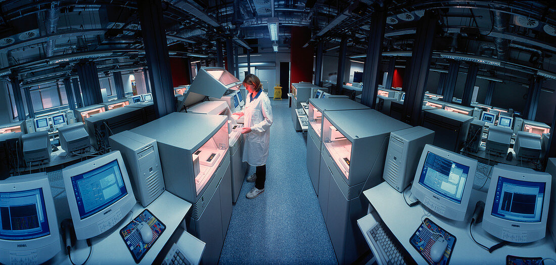 Technician and automated DNA sequencer