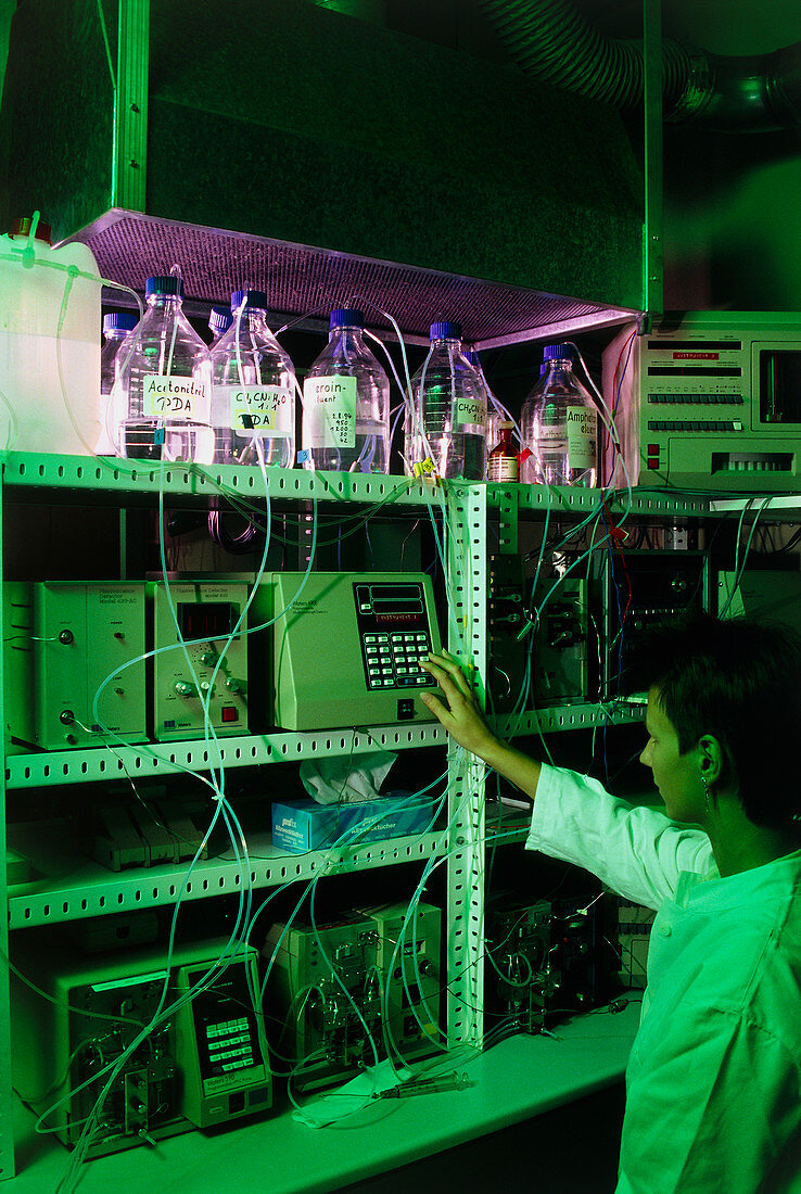 Forensic lab: high pressure liquid chromatography