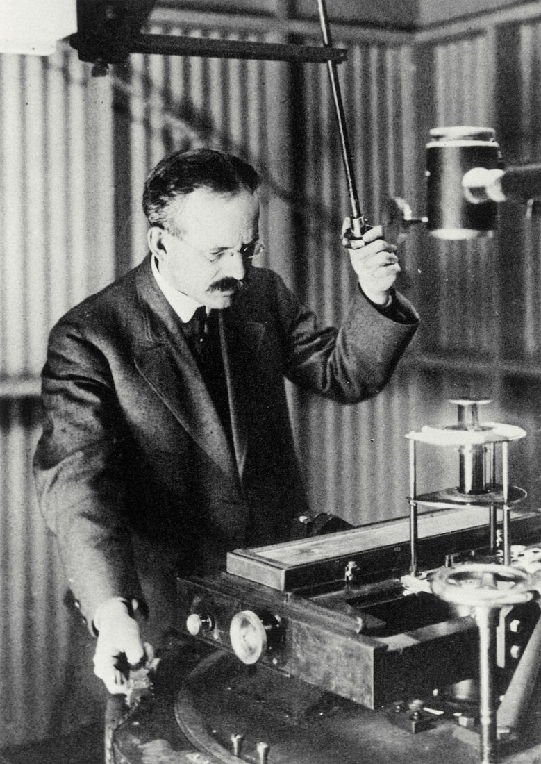 Astronomer G.E. Hale using a spectroheliograph