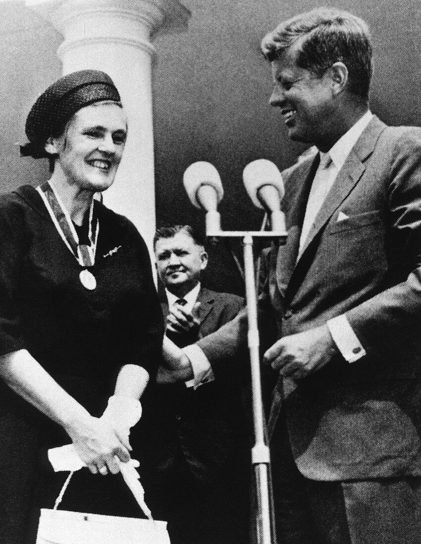 Frances Kelsey receiving an award,1962
