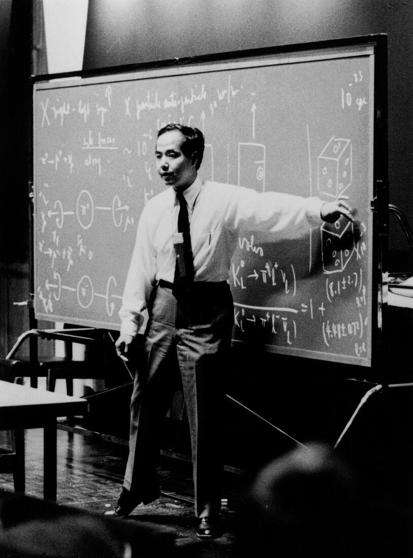 Tsung Dao Lee giving a lecture at CERN,1968