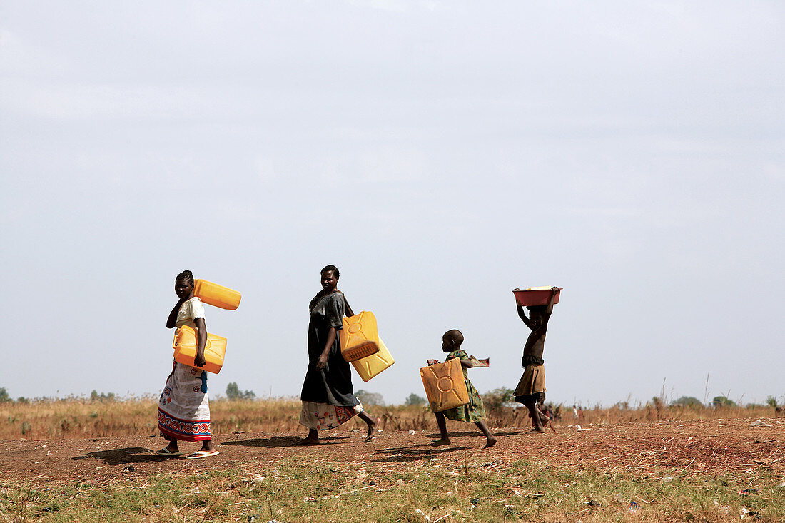 Refugees fetching water,Uganda